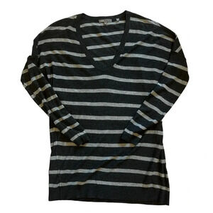 Vince V-neck sweater size XS